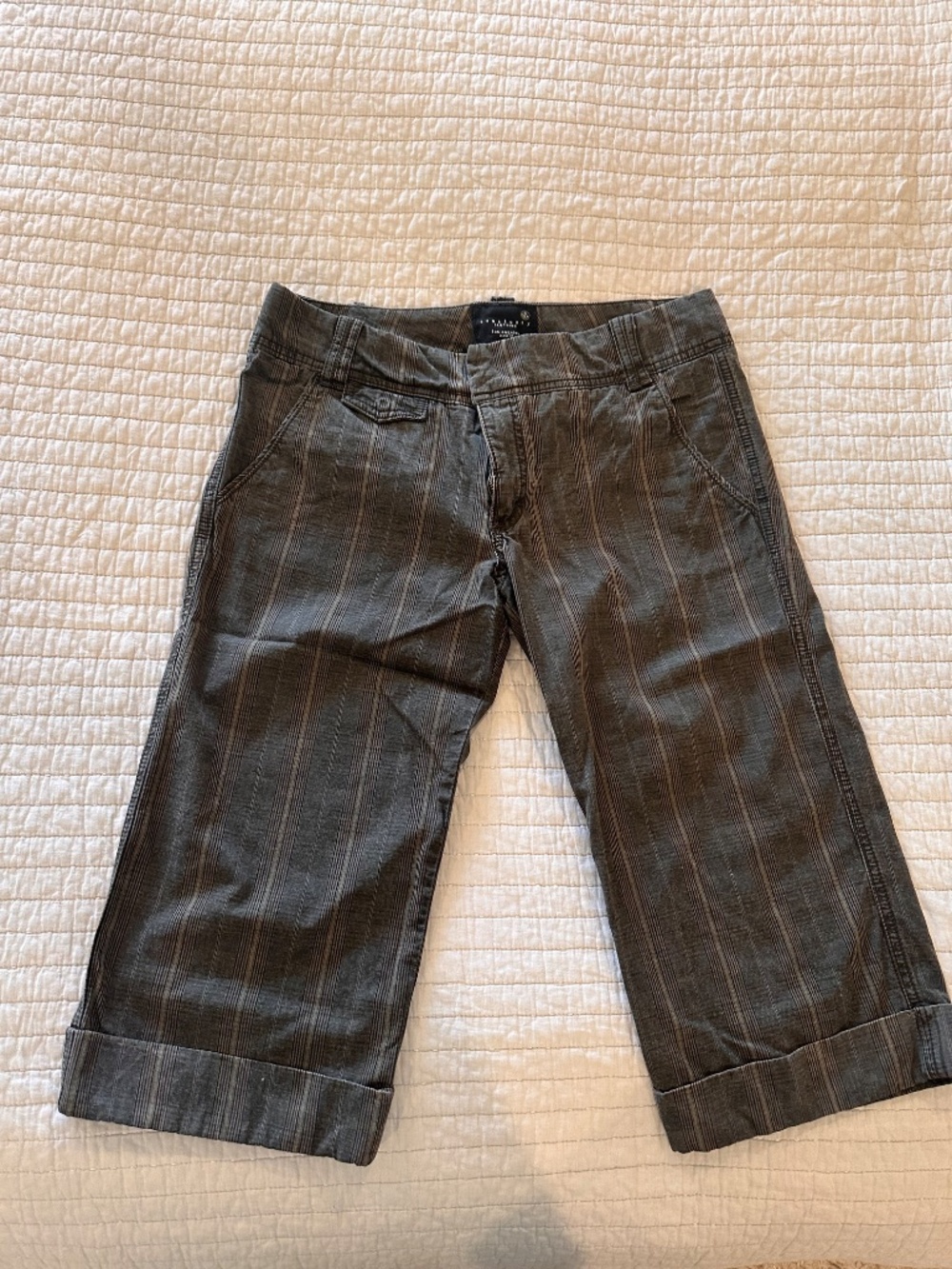 SANCTUARY PLAID CAPRI PANTS